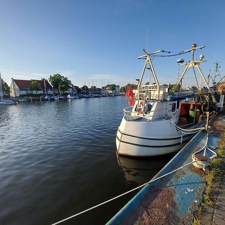 Hochwertige Ferienwohnung Direkt Am Wasser Mit Balkon Greifswald Exterior photo